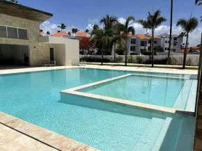 Un paraíso con vista al mar y piscina